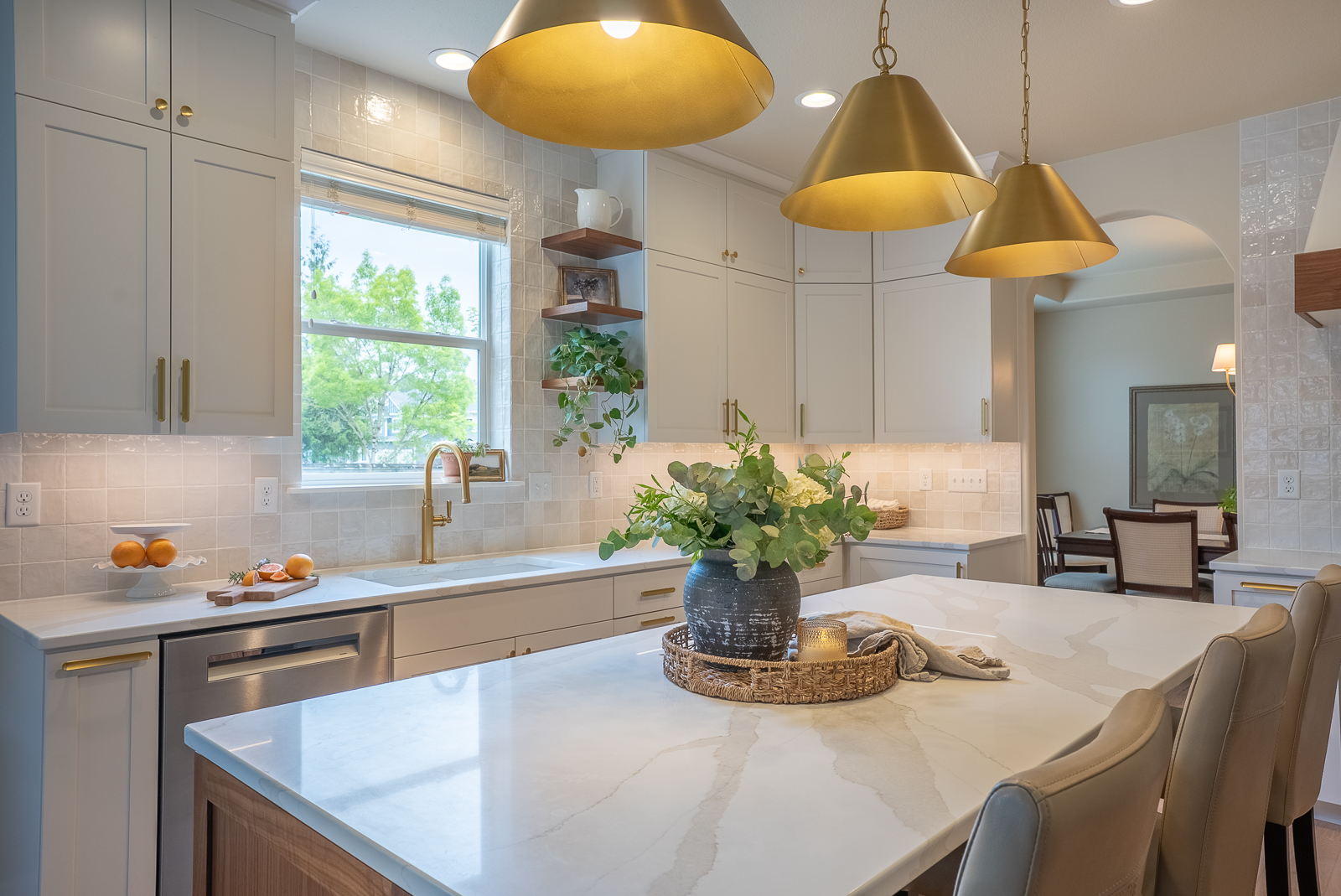 albany-oregon-kitchen-remodel-quartz-island-brass-pendants.jpg